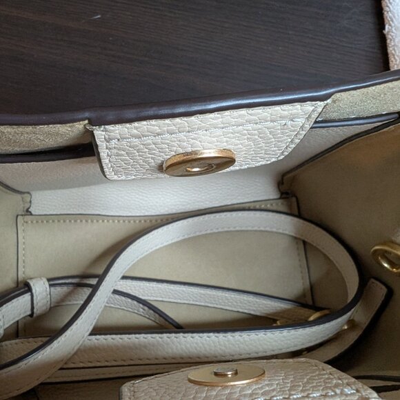 Tory Burch Authentic McGraw Bucket Chalk Pebble Leather - Excellent Condition - Picture 4 of 9